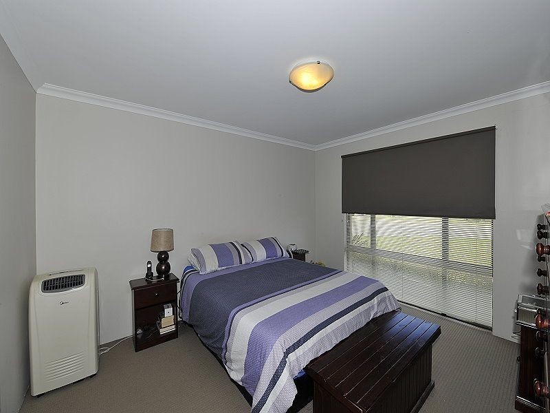 13 Wuraling Pass, Wannanup WA 6210