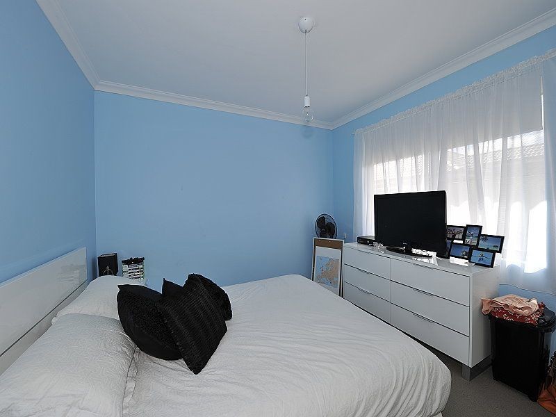 13 Wuraling Pass, Wannanup WA 6210