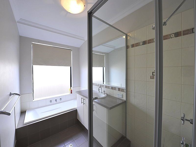 13 Wuraling Pass, Wannanup WA 6210