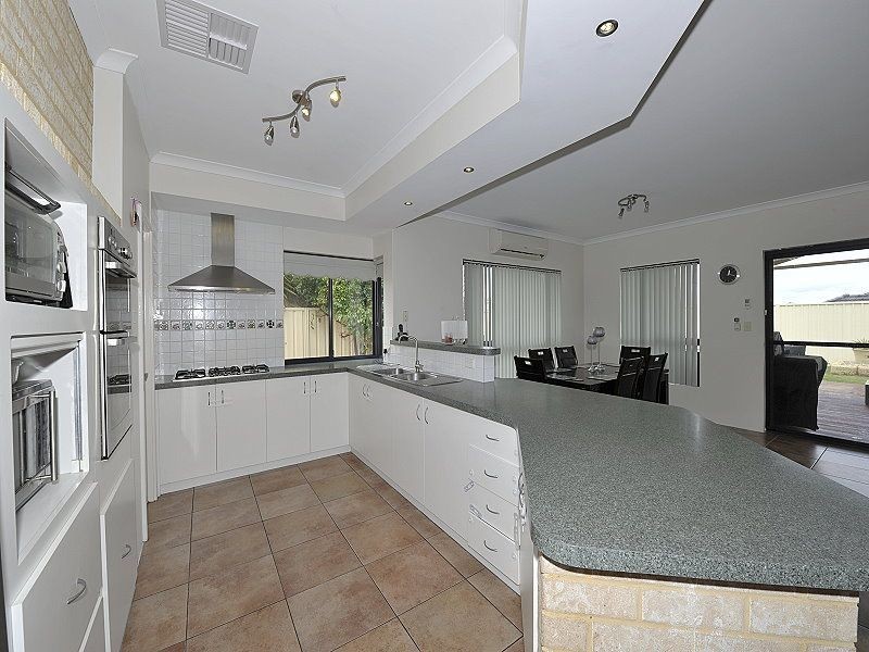 31 Lord Hobart Drive, Madora Bay WA 6210