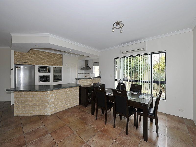 31 Lord Hobart Drive, Madora Bay WA 6210