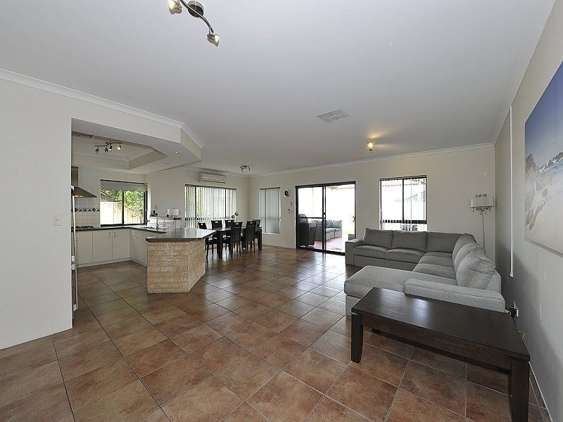 31 Lord Hobart Drive, Madora Bay WA 6210