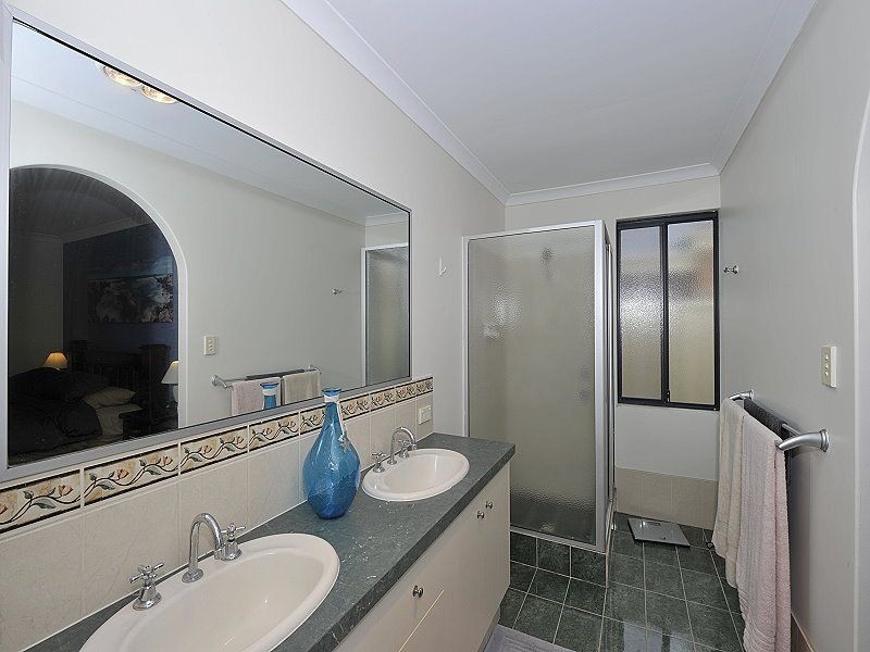 31 Lord Hobart Drive, Madora Bay WA 6210