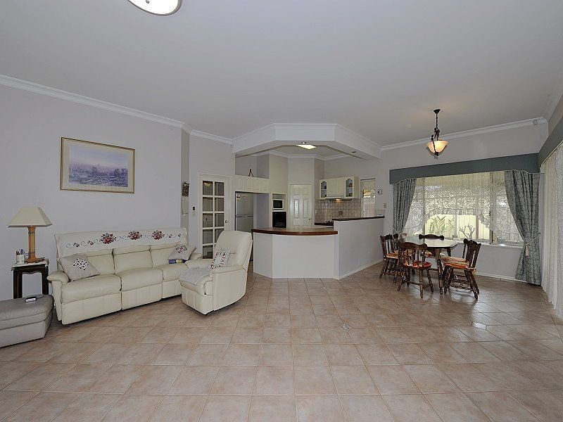 37 Mariners Cove Drive, Dudley Park WA 6210