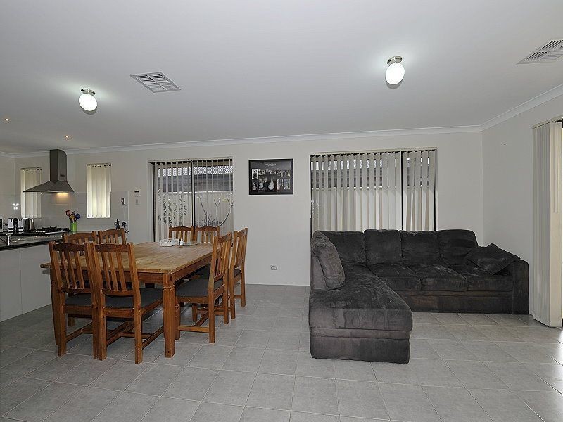 78 Badgerup Avenue, Lakelands WA 6180