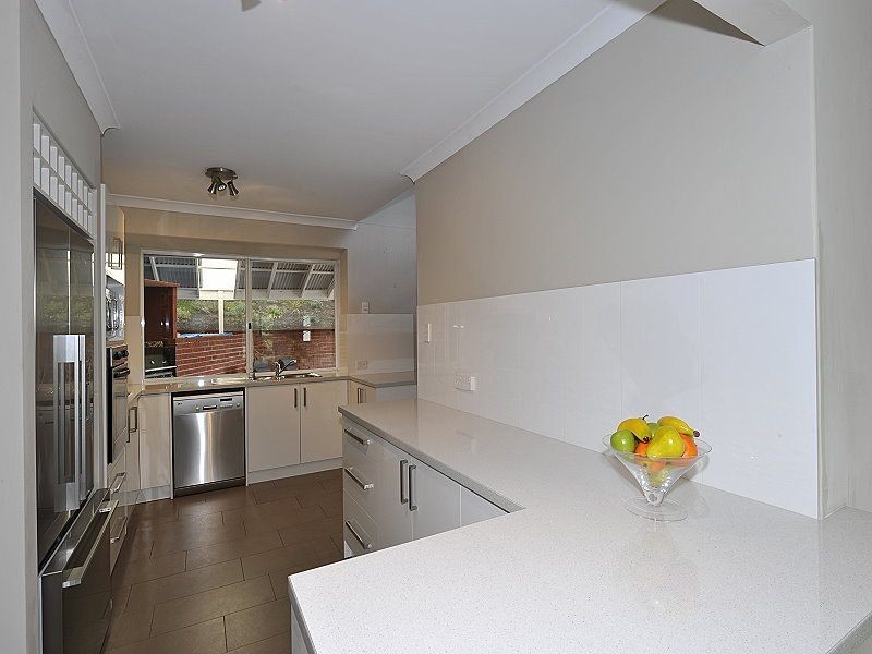 13B Valley Road, Halls Head WA 6210