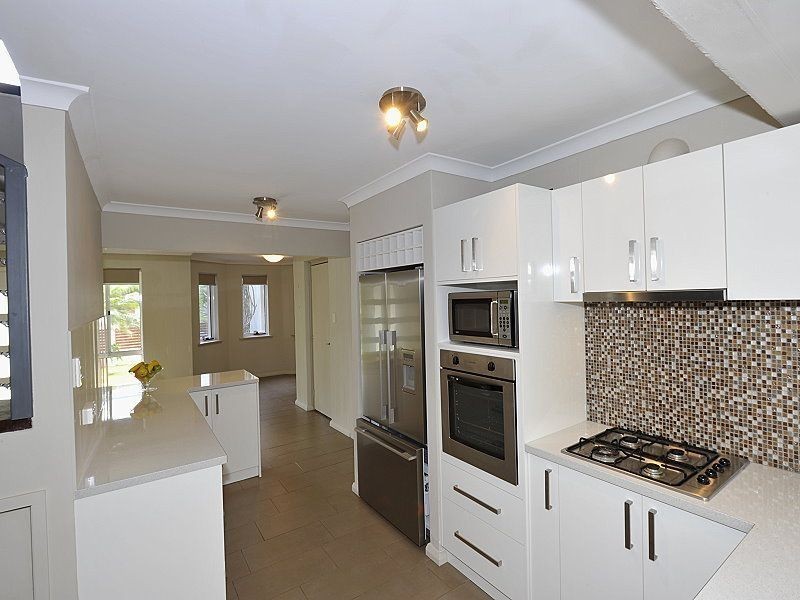 13B Valley Road, Halls Head WA 6210