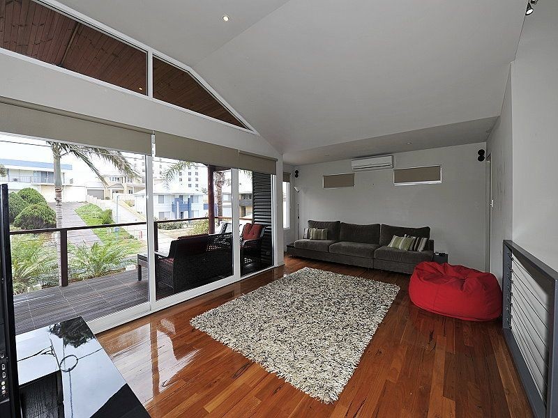 13B Valley Road, Halls Head WA 6210