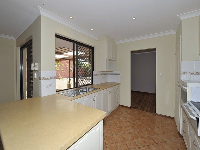 5 Aberdeen Close, Halls Head WA 6210