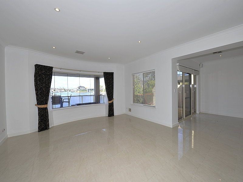 25 Santavea Mews, Halls Head WA 6210