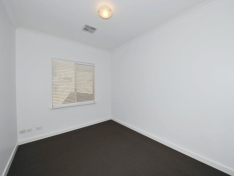 25 Santavea Mews, Halls Head WA 6210