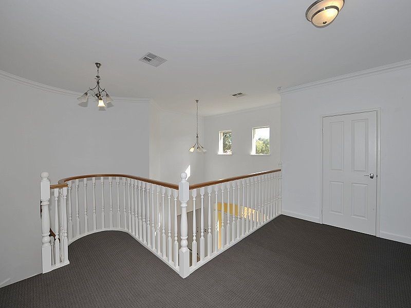 25 Santavea Mews, Halls Head WA 6210