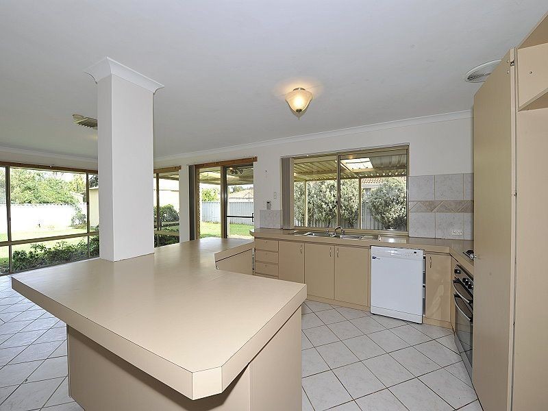 22 Summerlea Avenue, Meadow Springs WA 6210