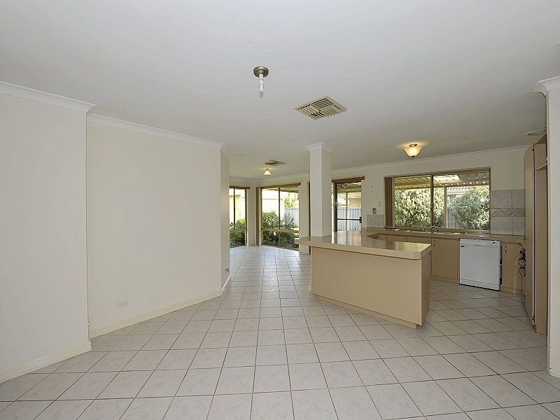 22 Summerlea Avenue, Meadow Springs WA 6210