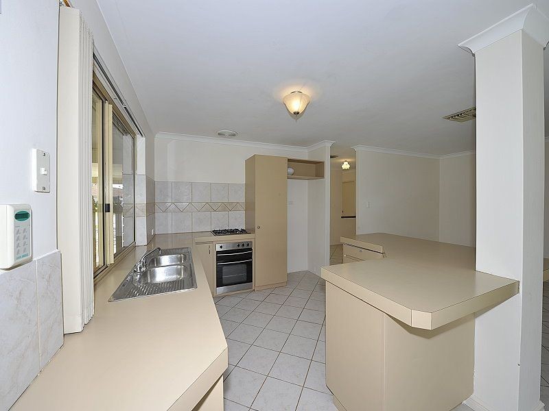 22 Summerlea Avenue, Meadow Springs WA 6210