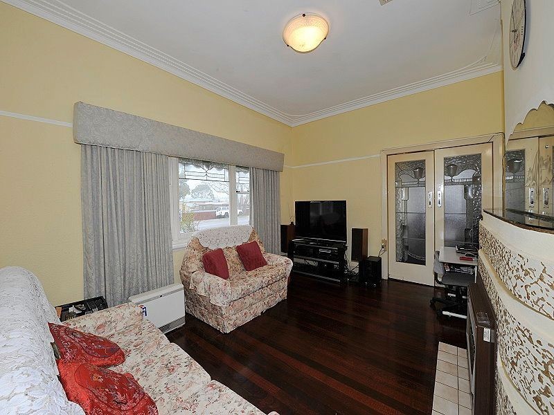 26 Leslie Street, Dudley Park WA 6210