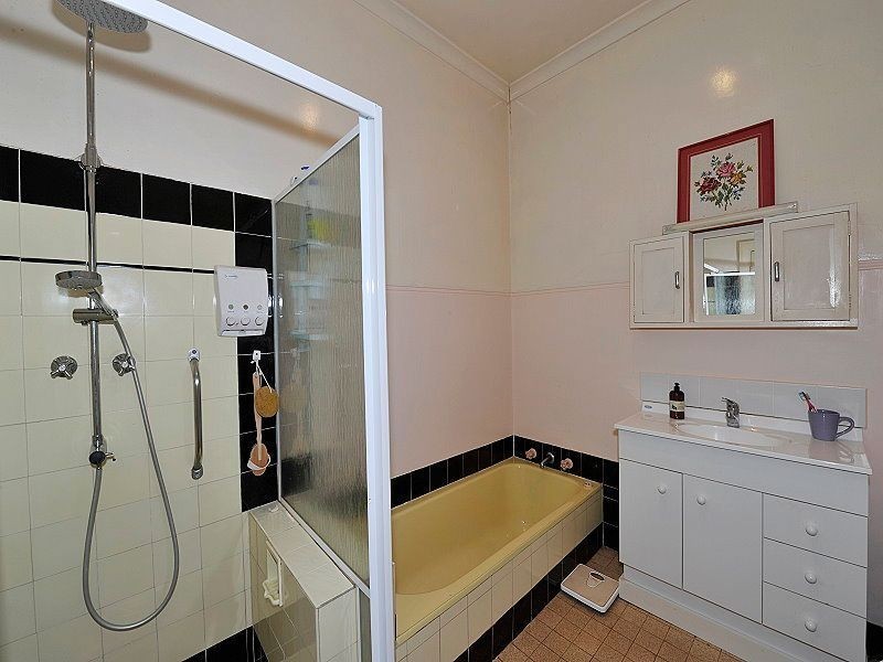 26 Leslie Street, Dudley Park WA 6210