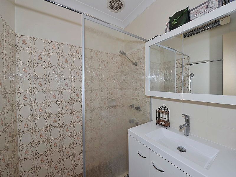 1/6 Leslie Street, Dudley Park WA 6210