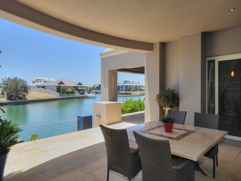 34 Finistere Island Retreat, Halls Head WA 6210