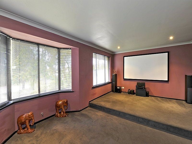 11 Tarata Close, Halls Head WA 6210