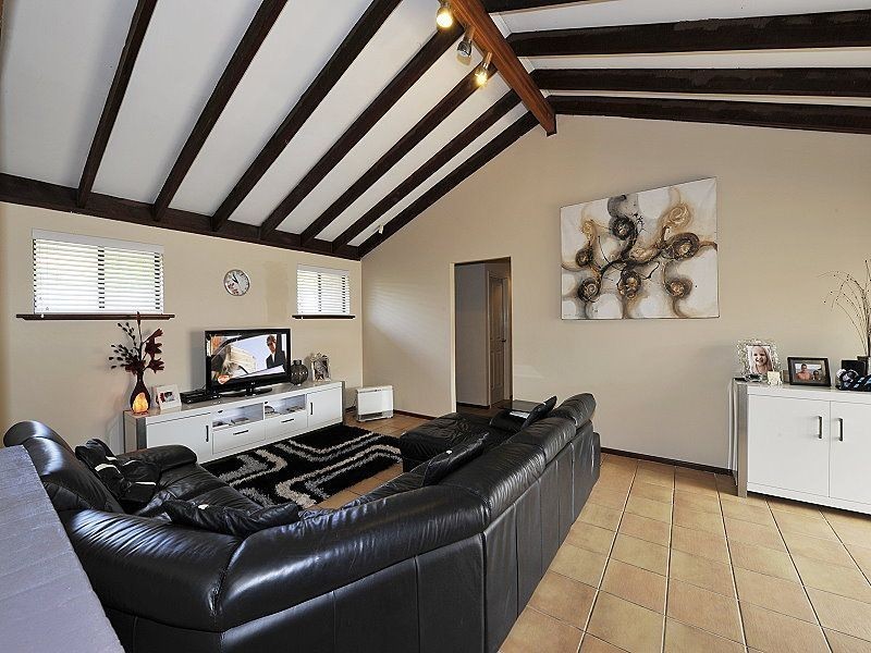 11 Tarata Close, Halls Head WA 6210