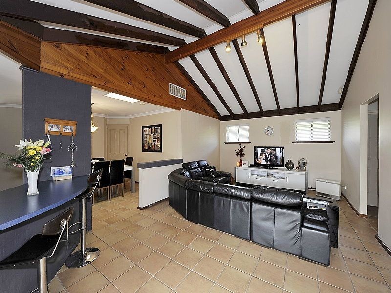 11 Tarata Close, Halls Head WA 6210