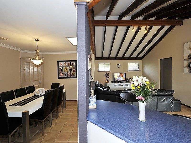 11 Tarata Close, Halls Head WA 6210