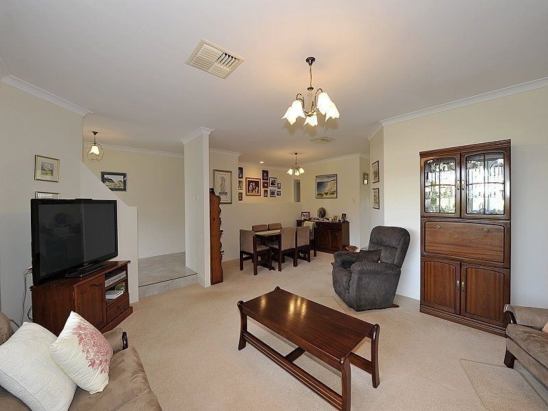 2 Penda Close, Halls Head WA 6210