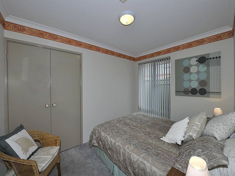 2 Penda Close, Halls Head WA 6210