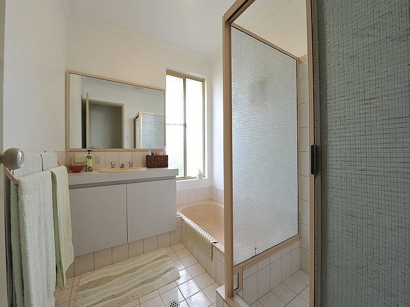 2 Penda Close, Halls Head WA 6210