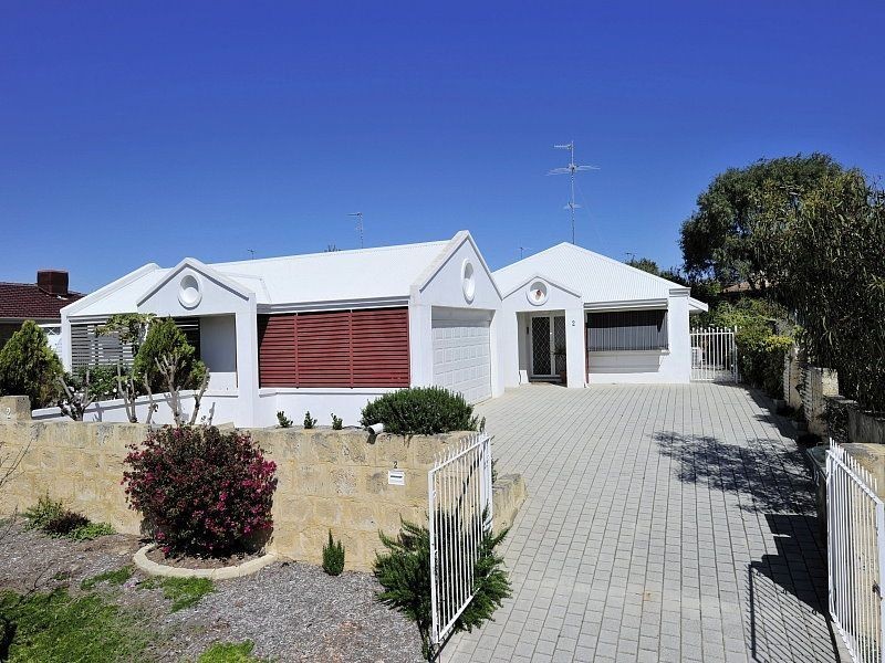 2/2 Clipper Way, Halls Head WA 6210