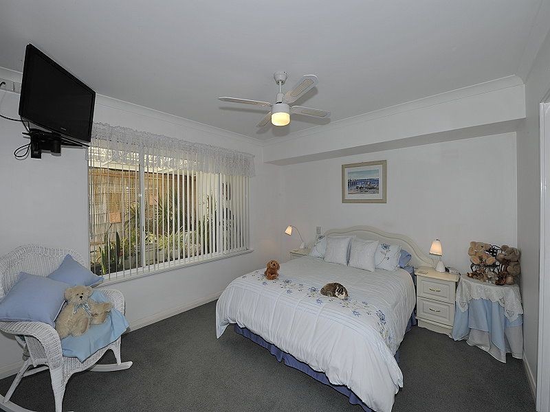 2/2 Clipper Way, Halls Head WA 6210