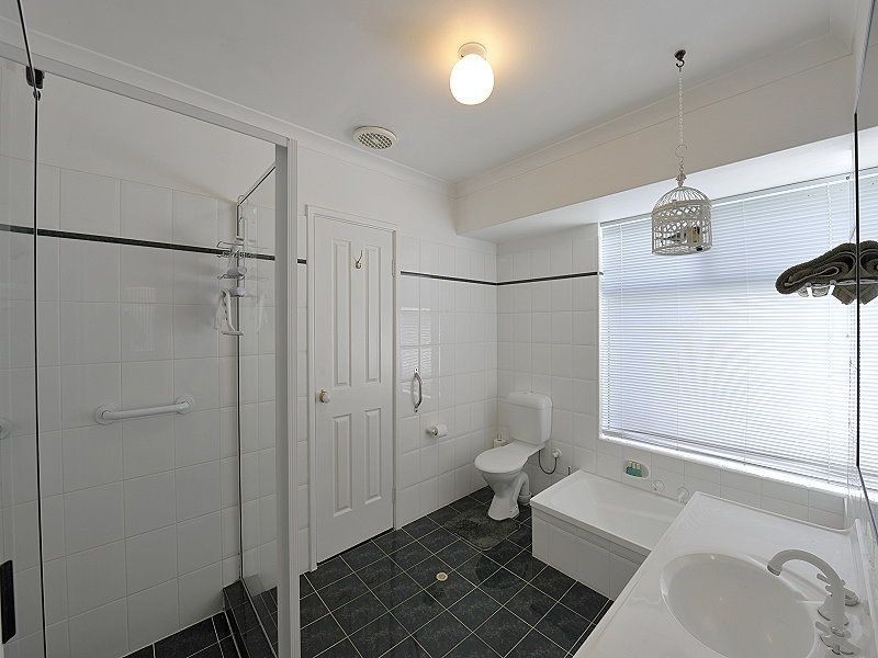 2/2 Clipper Way, Halls Head WA 6210
