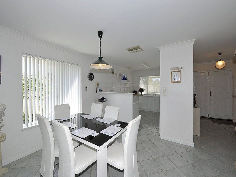 2/2 Clipper Way, Halls Head WA 6210