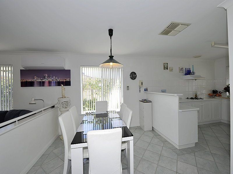 2/2 Clipper Way, Halls Head WA 6210