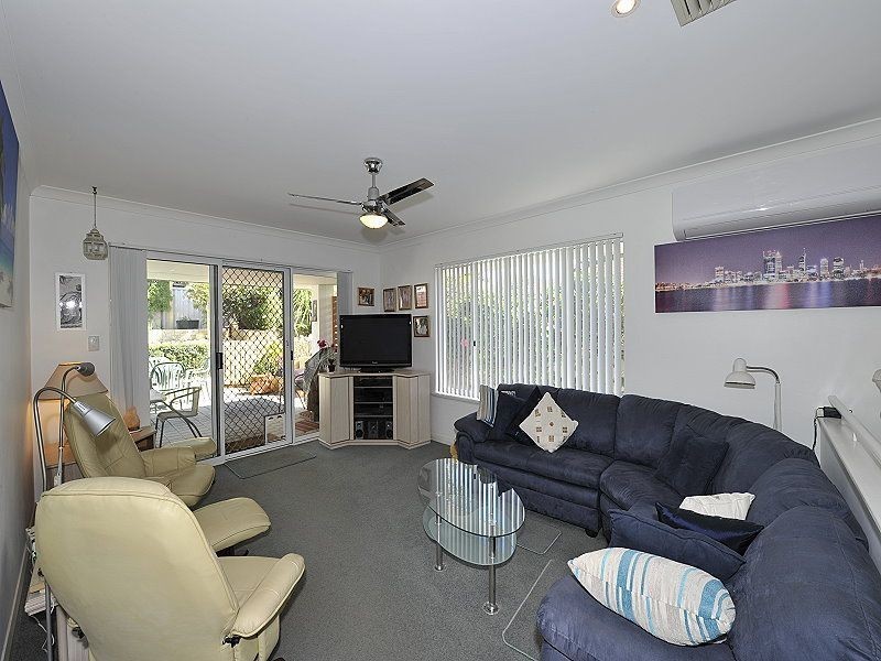 2/2 Clipper Way, Halls Head WA 6210