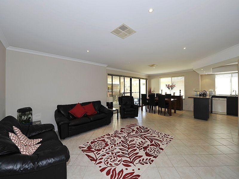 27 Malata Ridge, Lakelands WA 6180