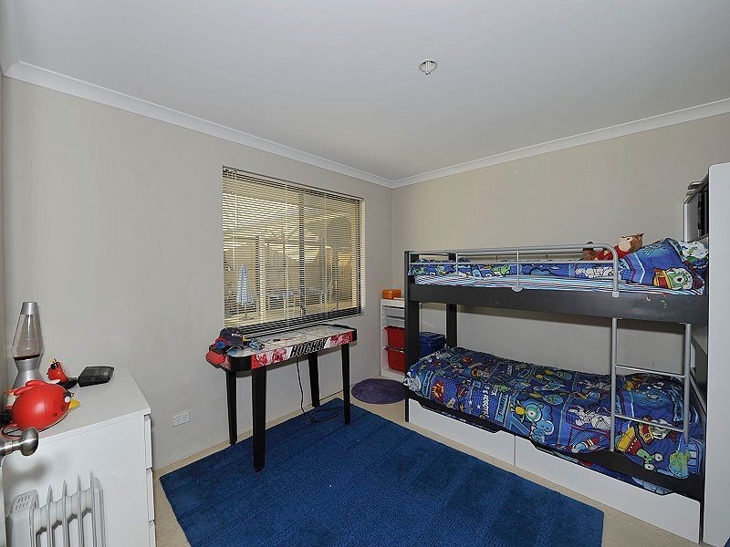 27 Malata Ridge, Lakelands WA 6180