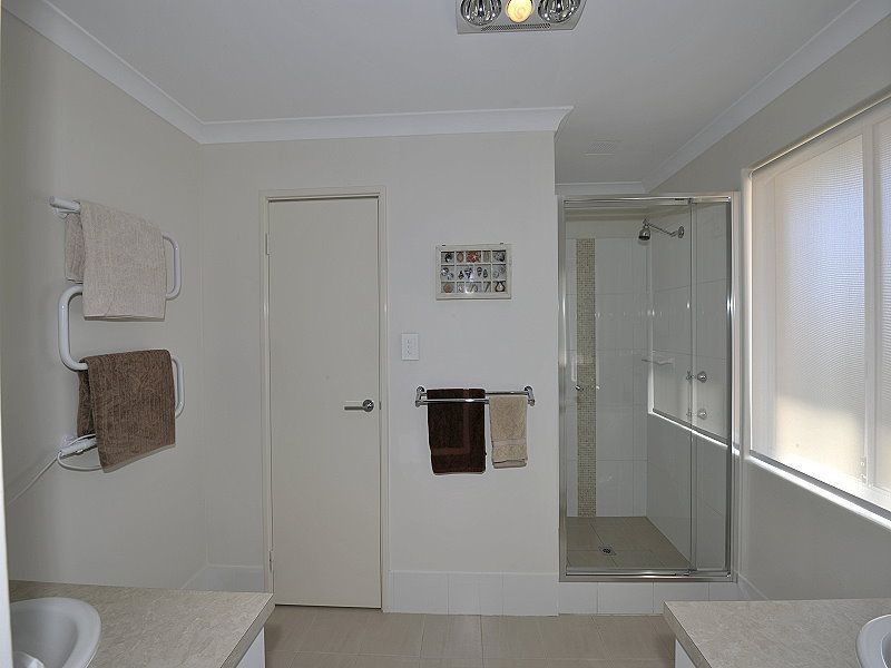 14A Valley Road, Halls Head WA 6210