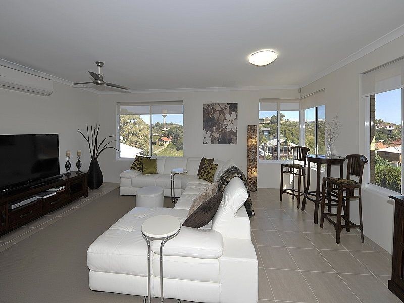 14A Valley Road, Halls Head WA 6210