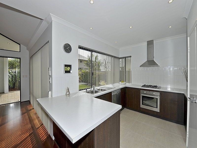 2B Sussex Place, Halls Head WA 6210