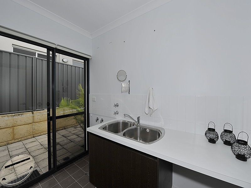 2B Sussex Place, Halls Head WA 6210