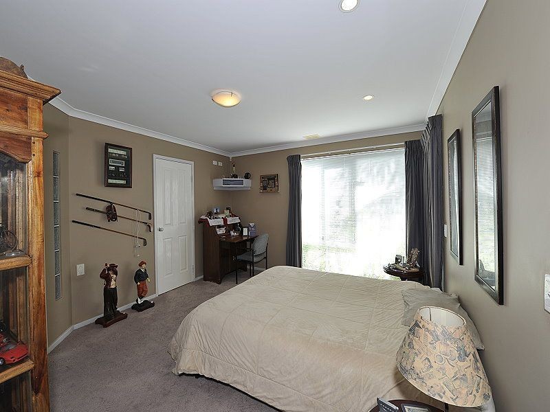 2 Summerlea Avenue, Meadow Springs WA 6210
