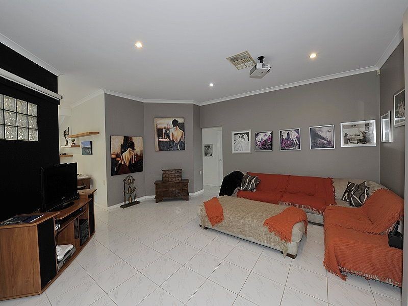 2 Summerlea Avenue, Meadow Springs WA 6210