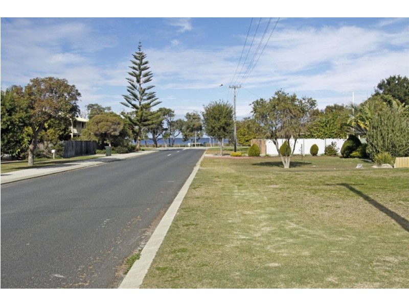 32 Dorothy Avenue, Falcon WA 6210