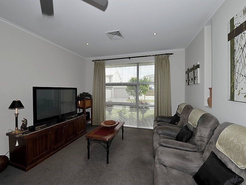 26 Middleton Loop, Meadow Springs WA 6210