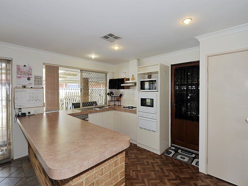 7 Qualup Court, Halls Head WA 6210
