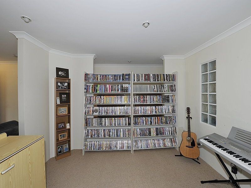 7 Qualup Court, Halls Head WA 6210