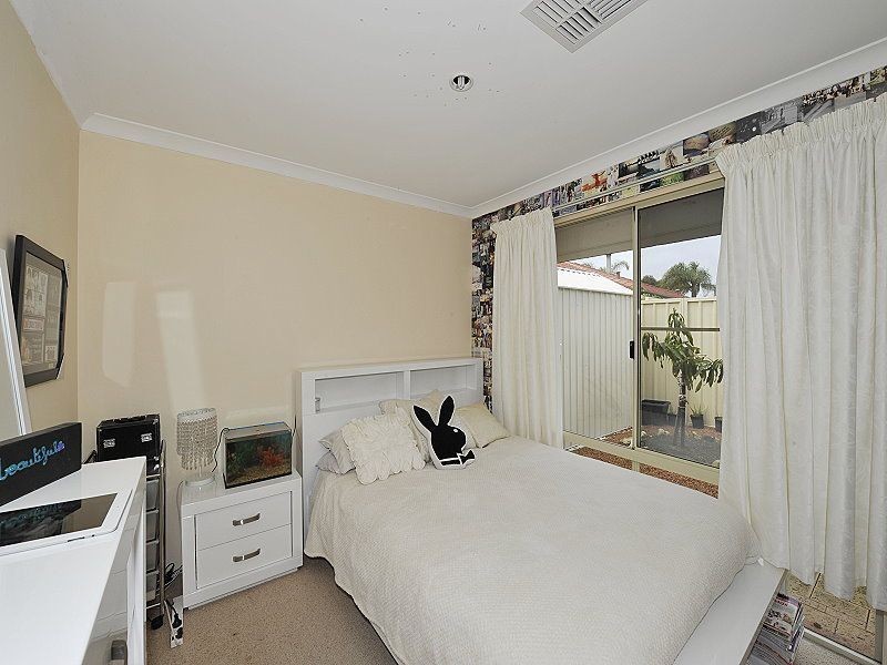 7 Qualup Court, Halls Head WA 6210