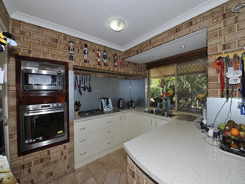12 Cambridge Drive, Greenfields WA 6210